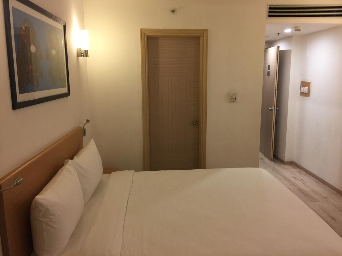 Red Fox By Lemon Tree Hotels, Sector 60, Gurugram Gurgaon Extérieur photo